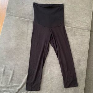 A Pea in the Pod maternity crop leggings